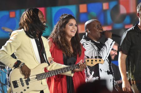Philip Bailey, Earth Wind & Fire, Ralph Johnson, Ralph Johnson, Verdine White, and Lady A