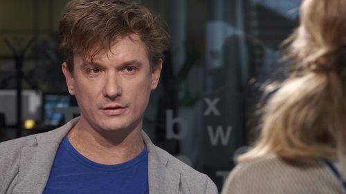 Tomás Mechácek and Emma Smetana in DVTV: Tomás Mechácek (2019)