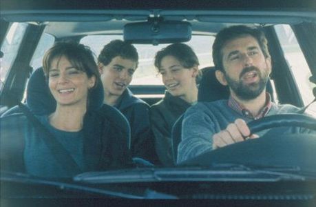 Laura Morante with Nanni Moretti (front) and Giuseppe Sanfelice (back left) and Jasmine Trinca (back right) in Nanni Mor