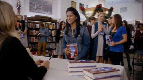 Alisson Amigo and Eloise Mumford in Just in Time for Christmas (2015)