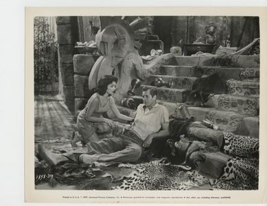 Gianna Segale and Don Taylor in Love Slaves of the Amazons (1957)