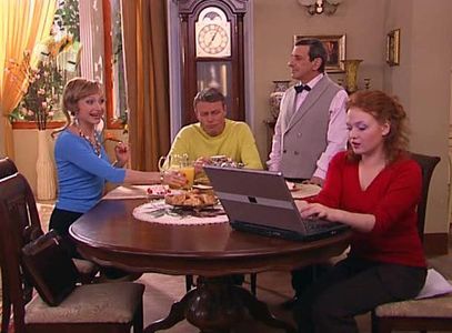 Olga Prokofeva, Sergey Zhigunov, Boris Smolkin, and Ekaterina Dubakina in Moya prekrasnaya nyanya (2004)