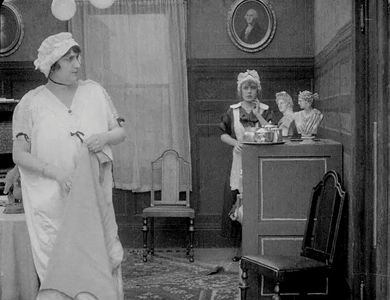 Marta Golden and Edna Purviance in Work (1915)