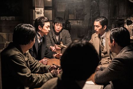 Gong Yoo and Seong-rok Sin in The Age of Shadows (2016)
