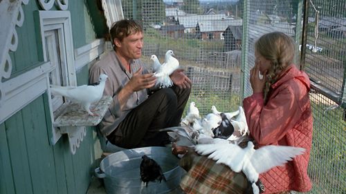 Aleksandr Mikhaylov and Lada Sizonenko in Love and Doves (1985)