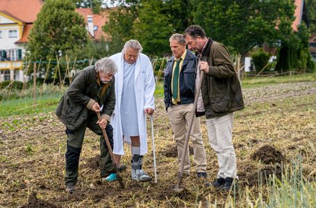 Michael Brandner, Klaus Stiglmeier, Christian Tramitz, and Stefan Wilkening in Hubert ohne Staller: Alles im Einklang (2