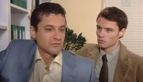 Evgeniy Pronin and Mikhail Safronov in Serdtsu ne prikazhesh (2007)