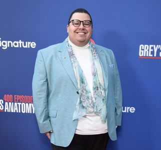 Zaiver Sinnett at the Grey's Anatomy 400th Episode Red Carpet