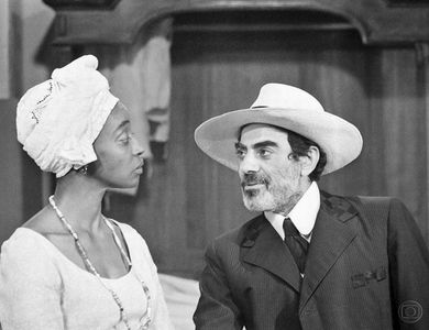 Isaac Bardavid and Léa Garcia in Isaura: Slave Girl (1976)