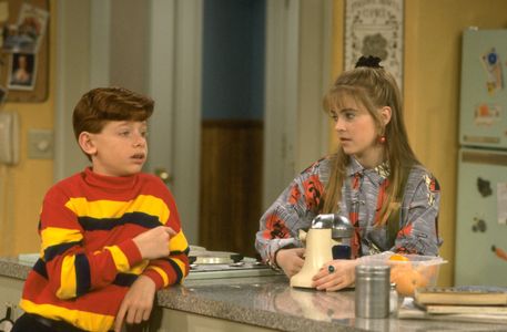 Melissa Joan Hart and Jason Zimbler in Clarissa Explains It All (1991)