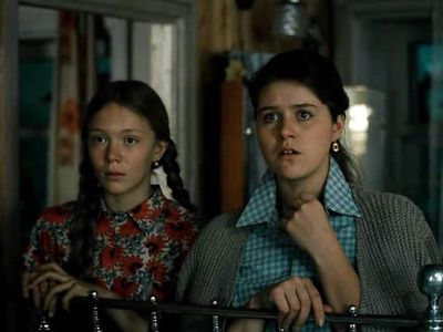 Yanina Lisovskaya and Lada Sizonenko in Love and Doves (1985)