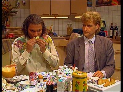 Kenneth Herdigein and Wim T. Schippers in We zijn weer thuis: Geld en goed (1990)