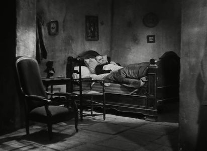 Maurice Schutz in It Happened at the Inn (1943)