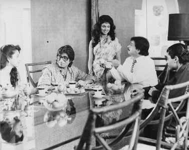 Shakti Kapoor, Mohnish Behl, Kader Khan, and Varsha Usgaonkar in Honeymoon (1992)