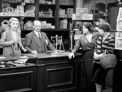 Sara Allgood, Phyllis Monkman, Anny Ondra, and Charles Paton in Blackmail (1929)