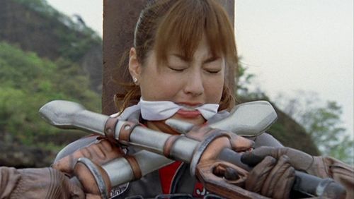 Yumi Sugimoto in Engine Sentai Go-onger: Shomin hîrô (2008)