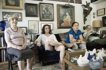 Bélgica Castro, Claudia Celedón, Catalina Saavedra, and Alejandro Sieveking in Gatos Viejos (2010)
