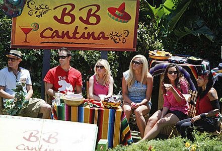 Mike Malin, Janelle Pierzina, Dan Gheesling, Britney Haynes, Danielle Murphree, and Jenn Arroyo in Big Brother (2000)