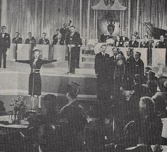 Dale Evans, Jan Garber, Wendell Niles, Al Pearce, and Jan Garber's Orchestra in Here Comes Elmer (1943)