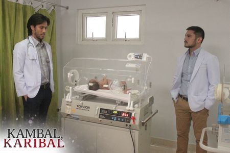 Marvin Agustin and Rafa Siguion-Reyna in Kambal, karibal (2017)