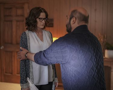 Ally Sheedy and Ian Gomez in Single Drunk Female (2022)
