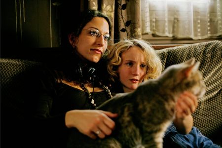 Mona Achache and Garance Le Guillermic in The Hedgehog (2009)
