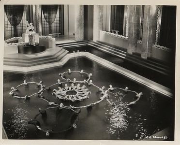 Paulette Goddard, Betty Grable, Jean Allen, Loretta Andrews, Consuelo Baker, Diane Bourget, Lynn Browning, Maxine Cantwa