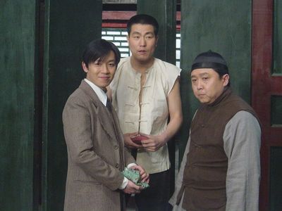 Yueming Pan and Qian Yu in Moment in Peking (2005)