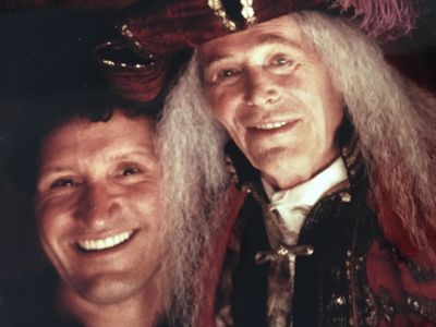 Tom Todoroff and Peter O'Toole on set