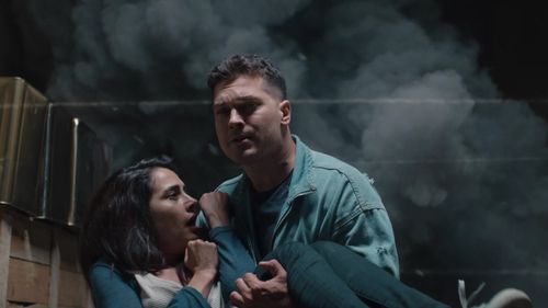 Funda Eryigit and Çagatay Ulusoy in The Protector: Episode #3.1 (2020)