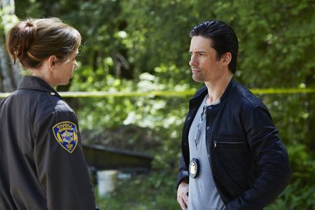 Julianne Nicholson and Warren Christie in Eyewitness (2016)