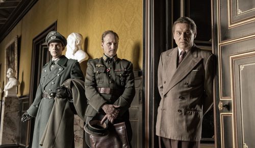 Louis-Do de Lencquesaing and Benjamin Utzerath in Francofonia (2015)