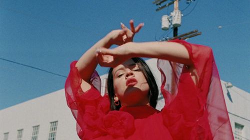 Rosalía in Rosalía: De plata (2017)