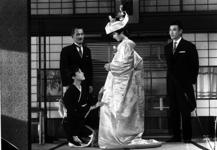 Shima Iwashita, Mariko Okada, Chishû Ryû, and Keiji Sada in An Autumn Afternoon (1962)