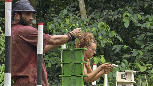 Jerri Manthey and Russell Hantz in Survivor (2000)