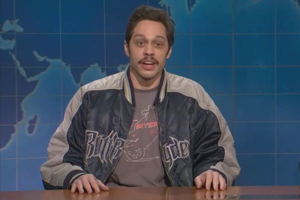 Pete Davidson Returns to ‘SNL’ to Jab Lorne Michaels for Never Retiring: ‘The Time Has Come and Tina Fey Is Ready’