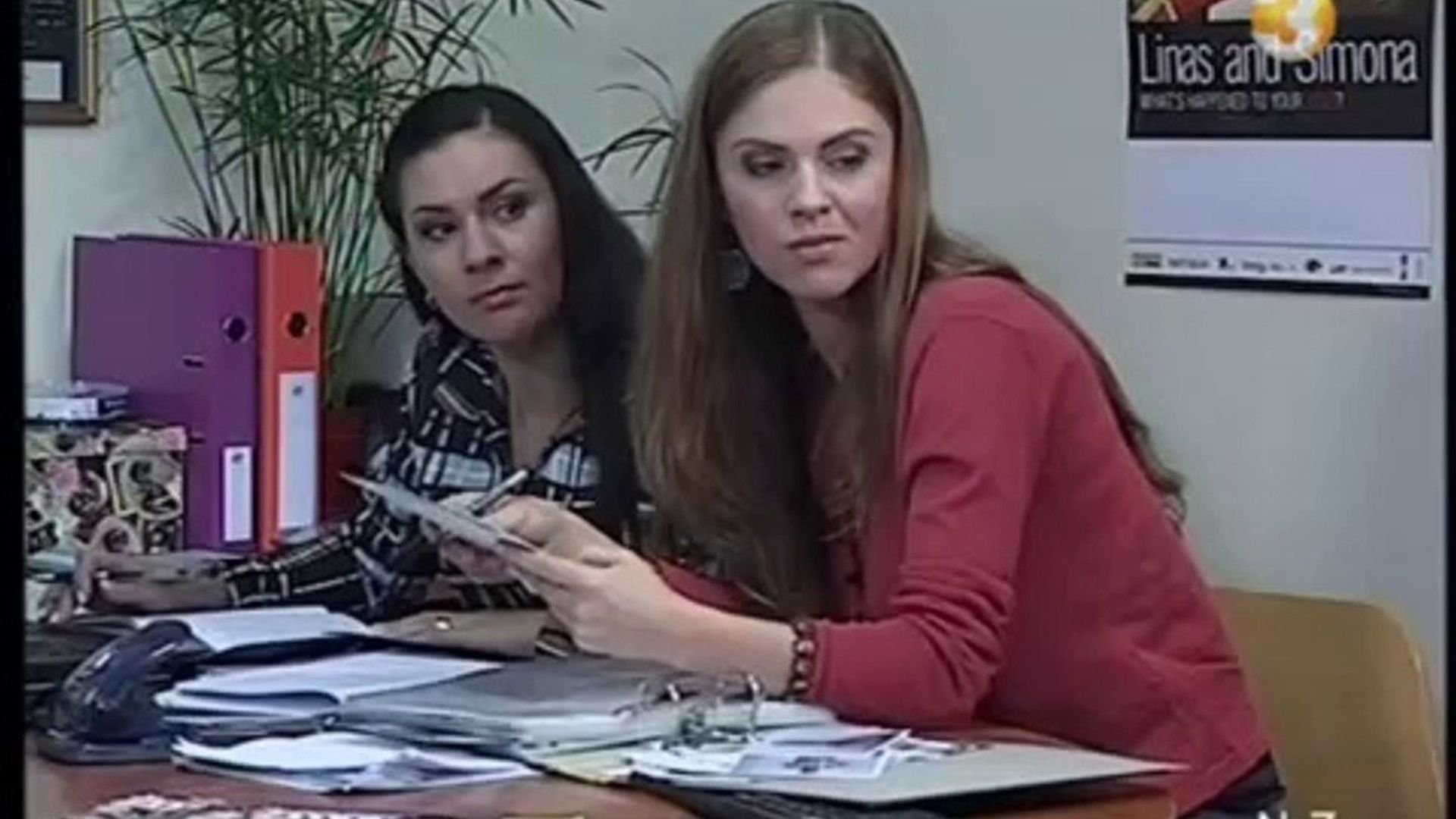 Women lie better background