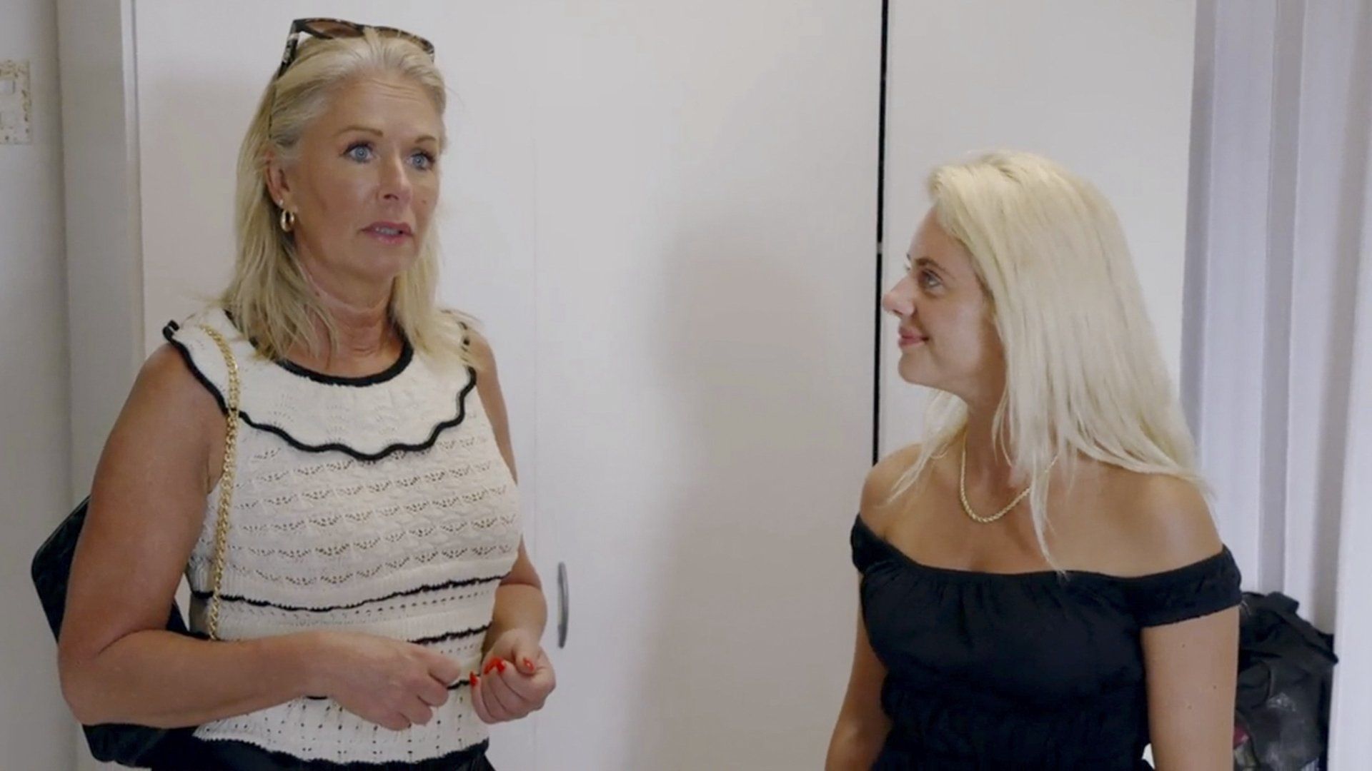 90 Day Fiancé: The Other Way background