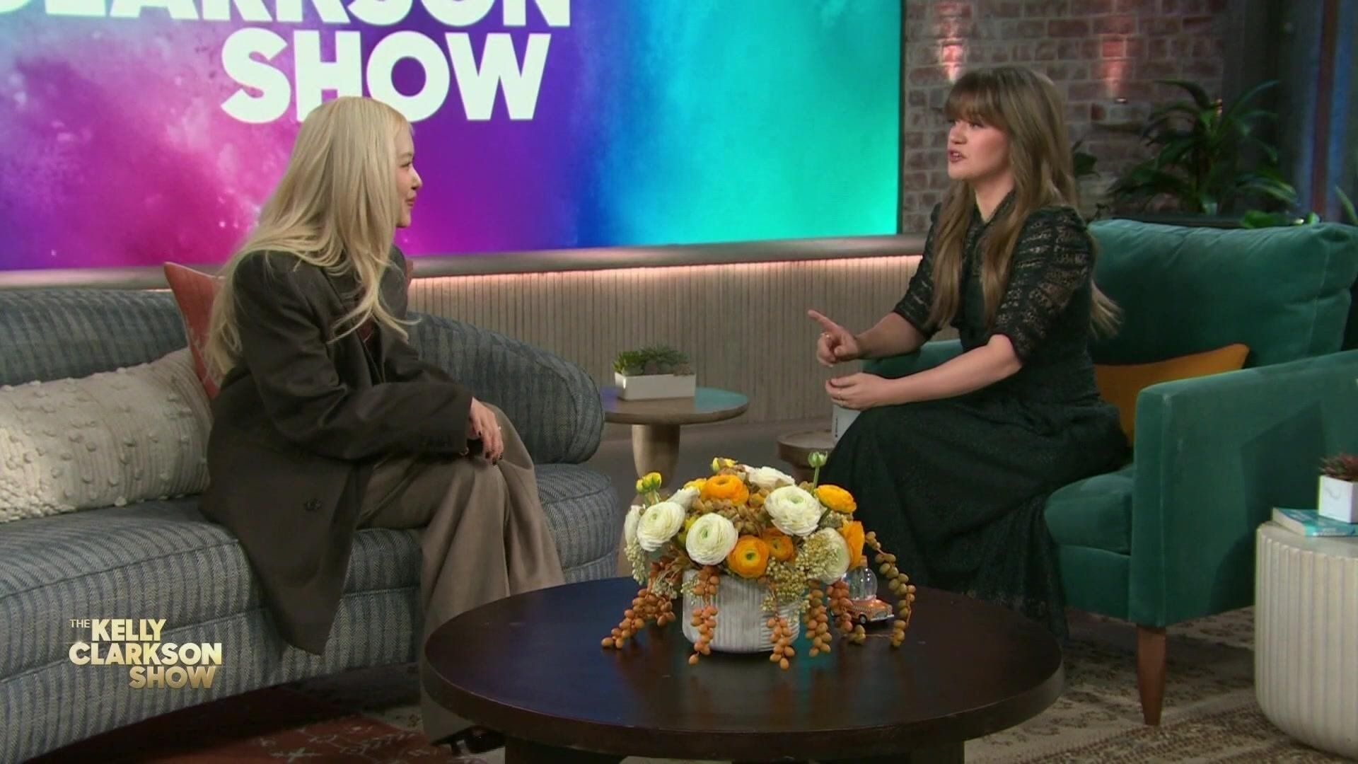The Kelly Clarkson Show background