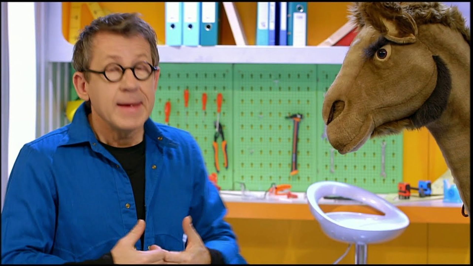 C'est pas sorcier background