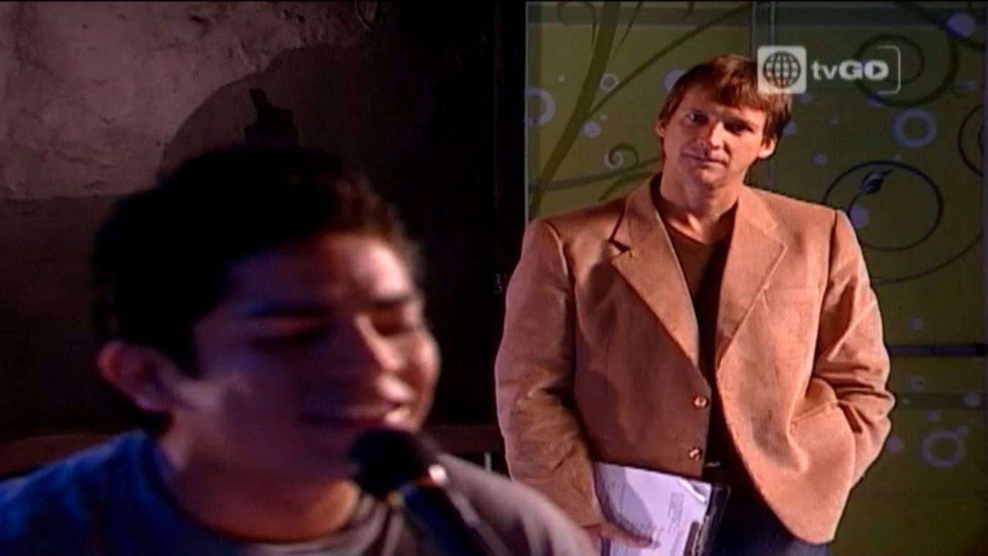 Al fondo hay sitio background