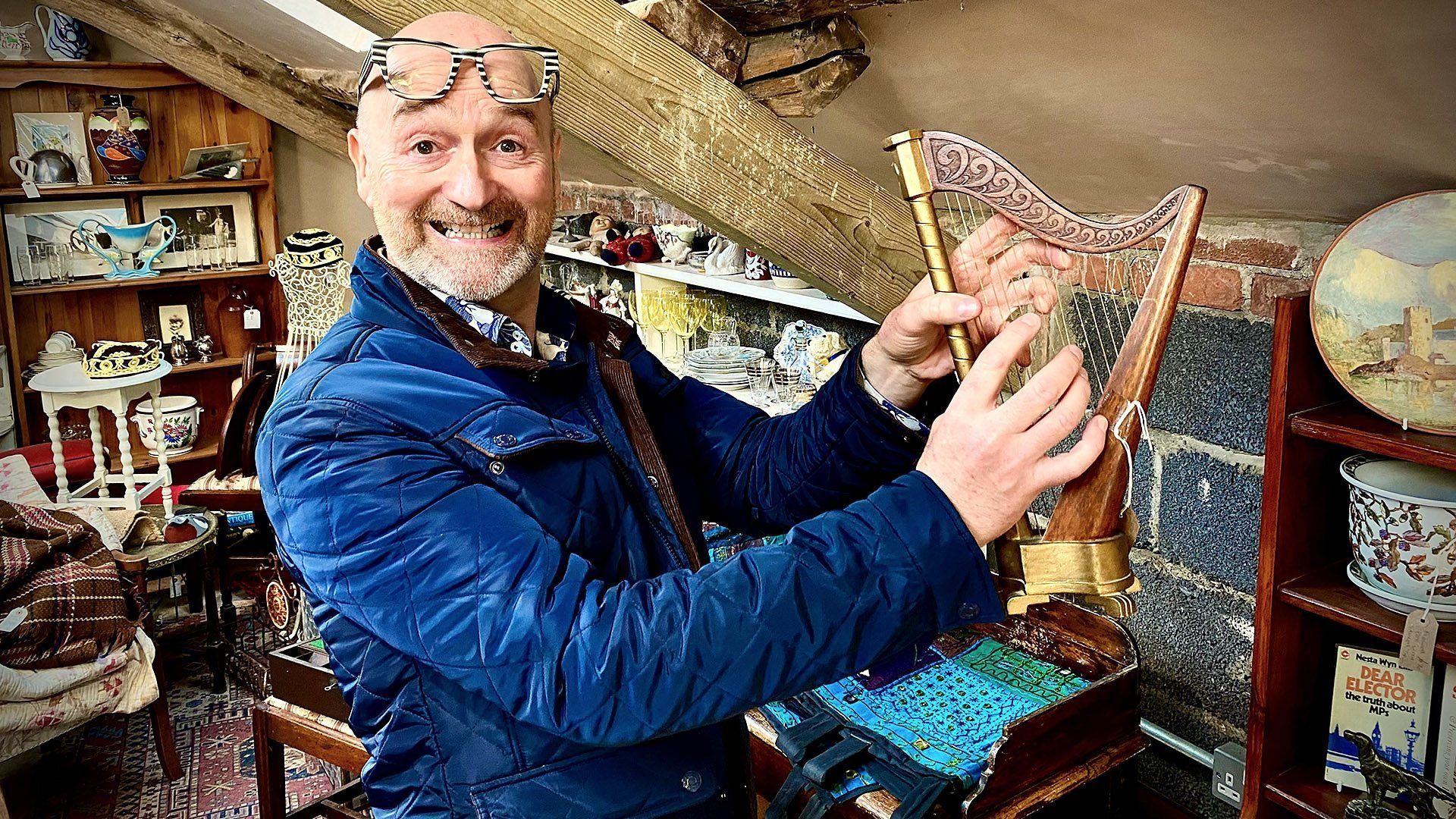 Antiques Road Trip background