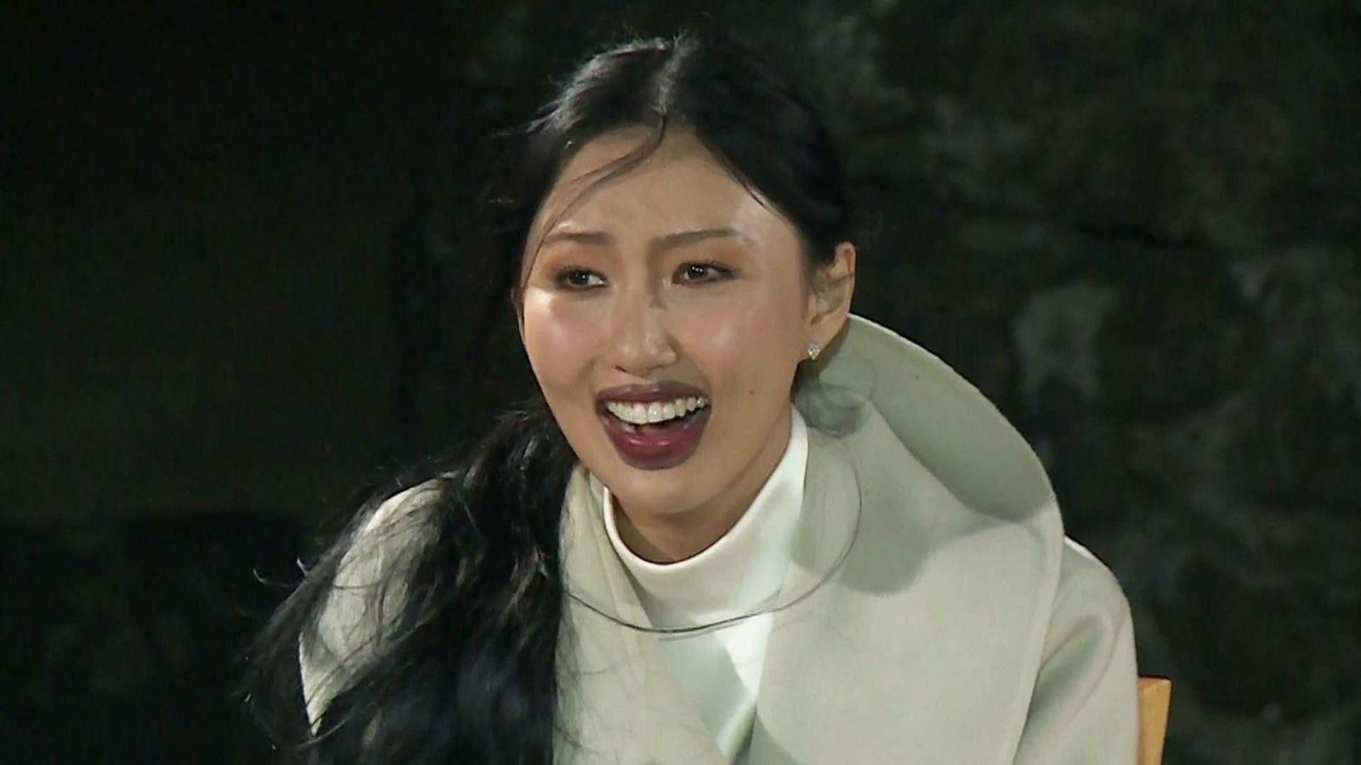 I Live Alone background