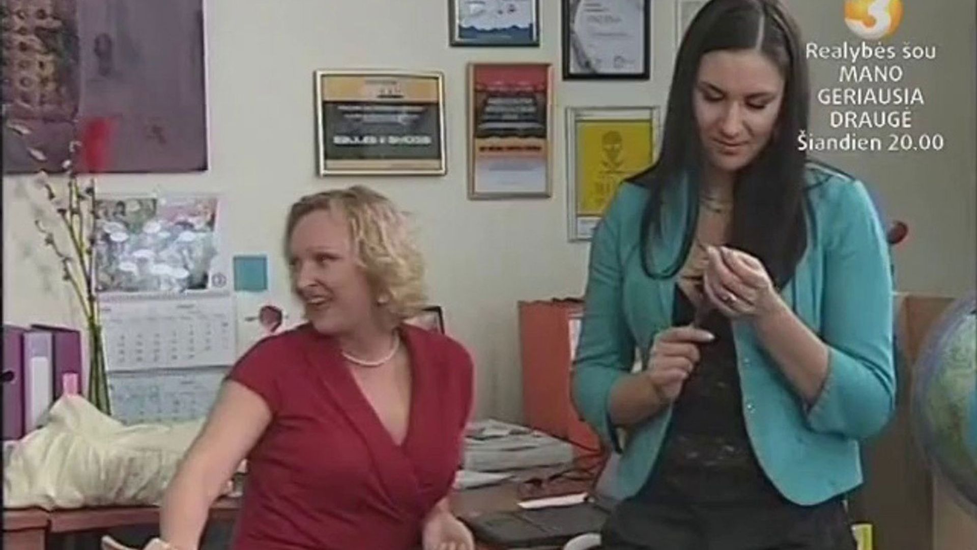 Women lie better background