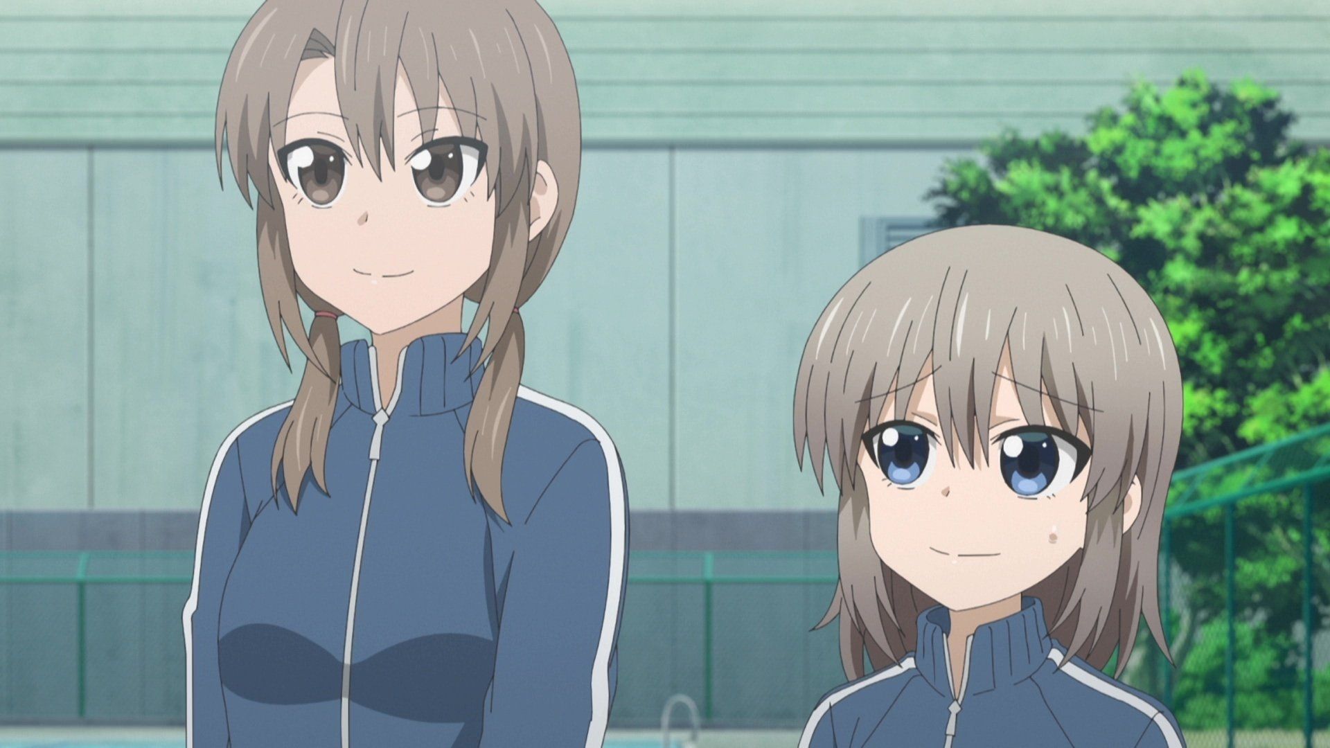 Uzaki-chan Wants to Hang Out! background