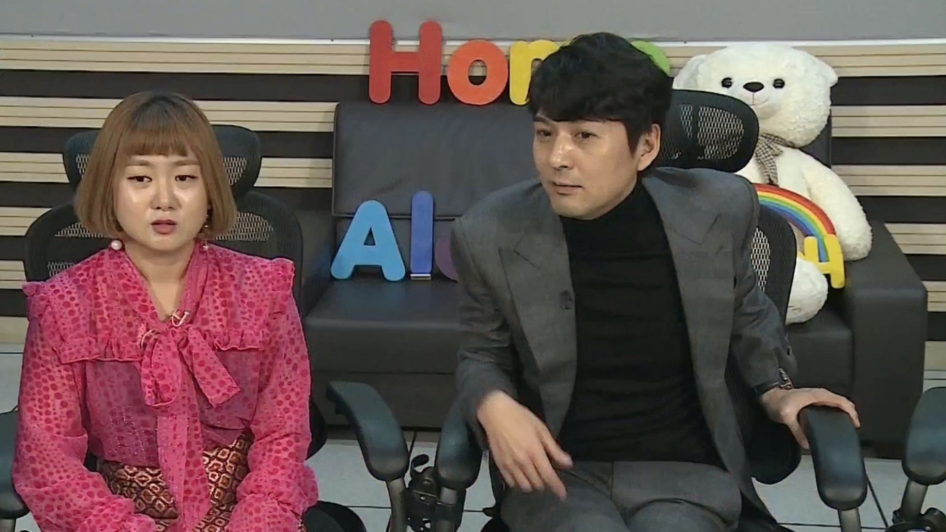 I Live Alone background