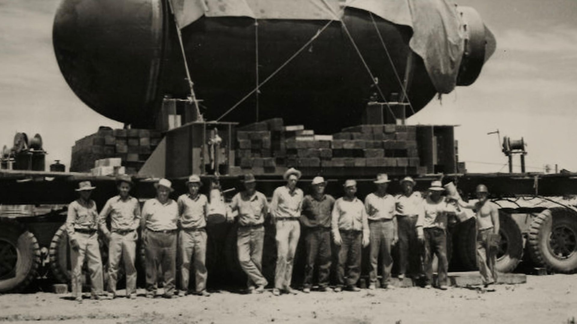 Turning Point: The Bomb and the Cold War background