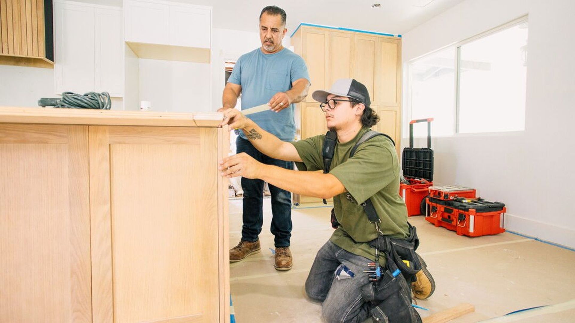 Izzy Does It background