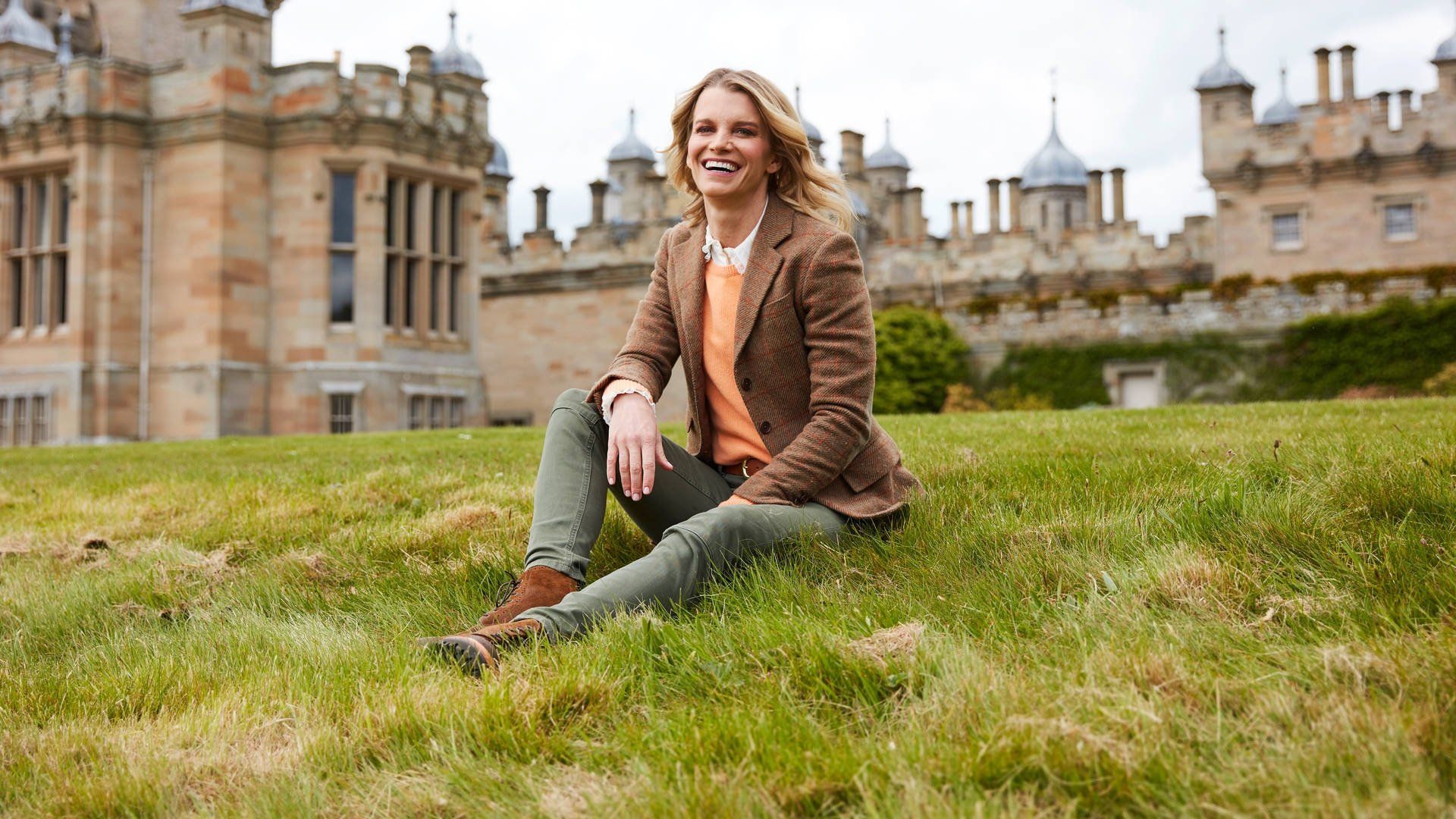 An American Aristocrat's Guide to Great Estates background