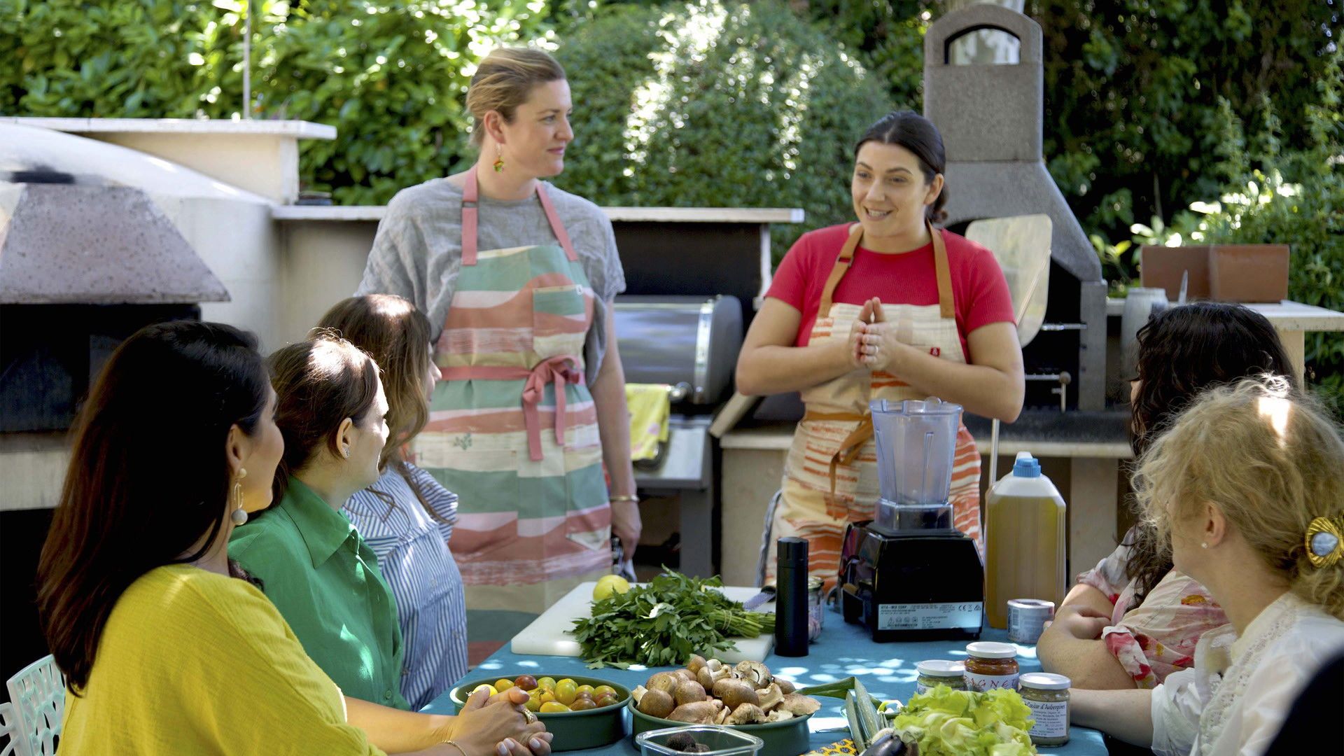 La Pitchoune: Cooking in France background